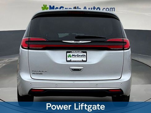 Used 2024 Chrysler Pacifica Touring-L FWD image 6