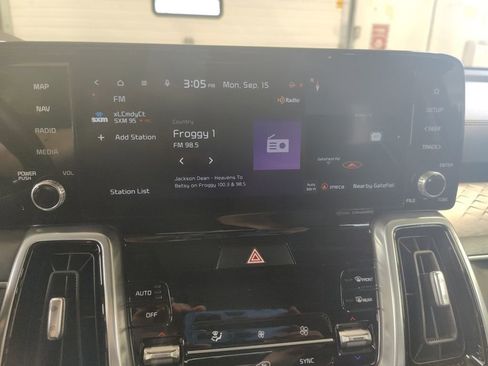 Used 2022 Kia Sorento SX image 22