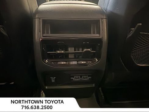 Used 2023 Jeep Grand Cherokee Altitude AWD/4WD image 10