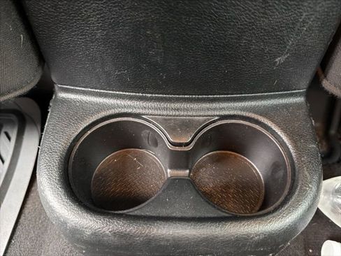 Used 2018 Jeep Wrangler Unlimited Sahara image 14