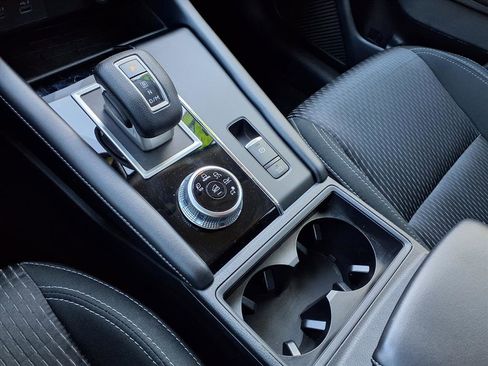 Used 2024 Mitsubishi Outlander ES image 19