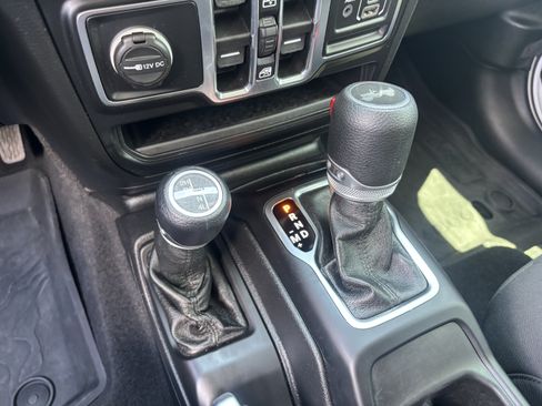 Used 2021 Jeep Wrangler Unlimited Sport AWD/4WD image 18