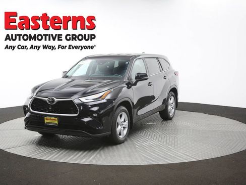 Used 2022 Toyota Highlander LE AWD/4WD image 57