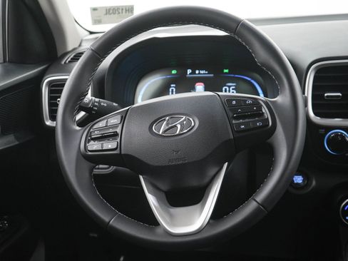 Certified 2024 Hyundai Venue SEL FWD image 15