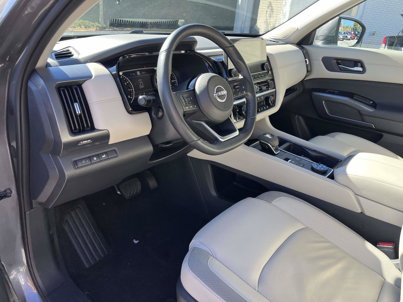 Used 2024 Nissan Pathfinder SL w/ SL Premium Package AWD/4WD image 15