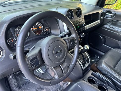 Used 2014 Jeep Compass Latitude image 13