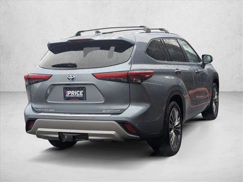 Used 2021 Toyota Highlander Platinum image 5