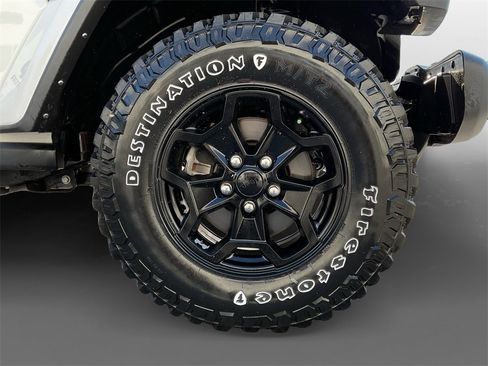 Used 2022 Jeep Gladiator Willys image 16