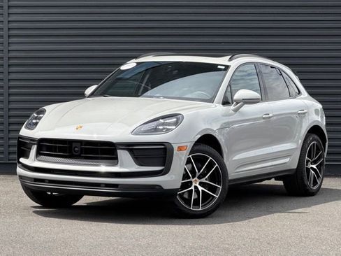 Certified 2025 Porsche Macan AWD/4WD image 1