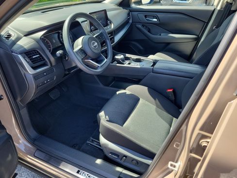 Certified 2024 Nissan Rogue SV FWD image 12