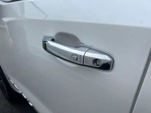 Used 2023 GMC Sierra 1500 Denali Ultimate image 8