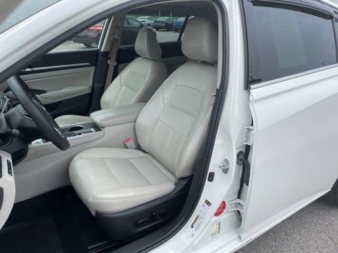 Used 2019 Nissan Altima 2.5 Platinum FWD image 21