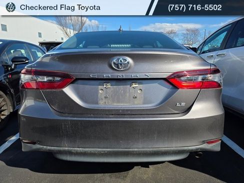 Used 2021 Toyota Camry LE image 5