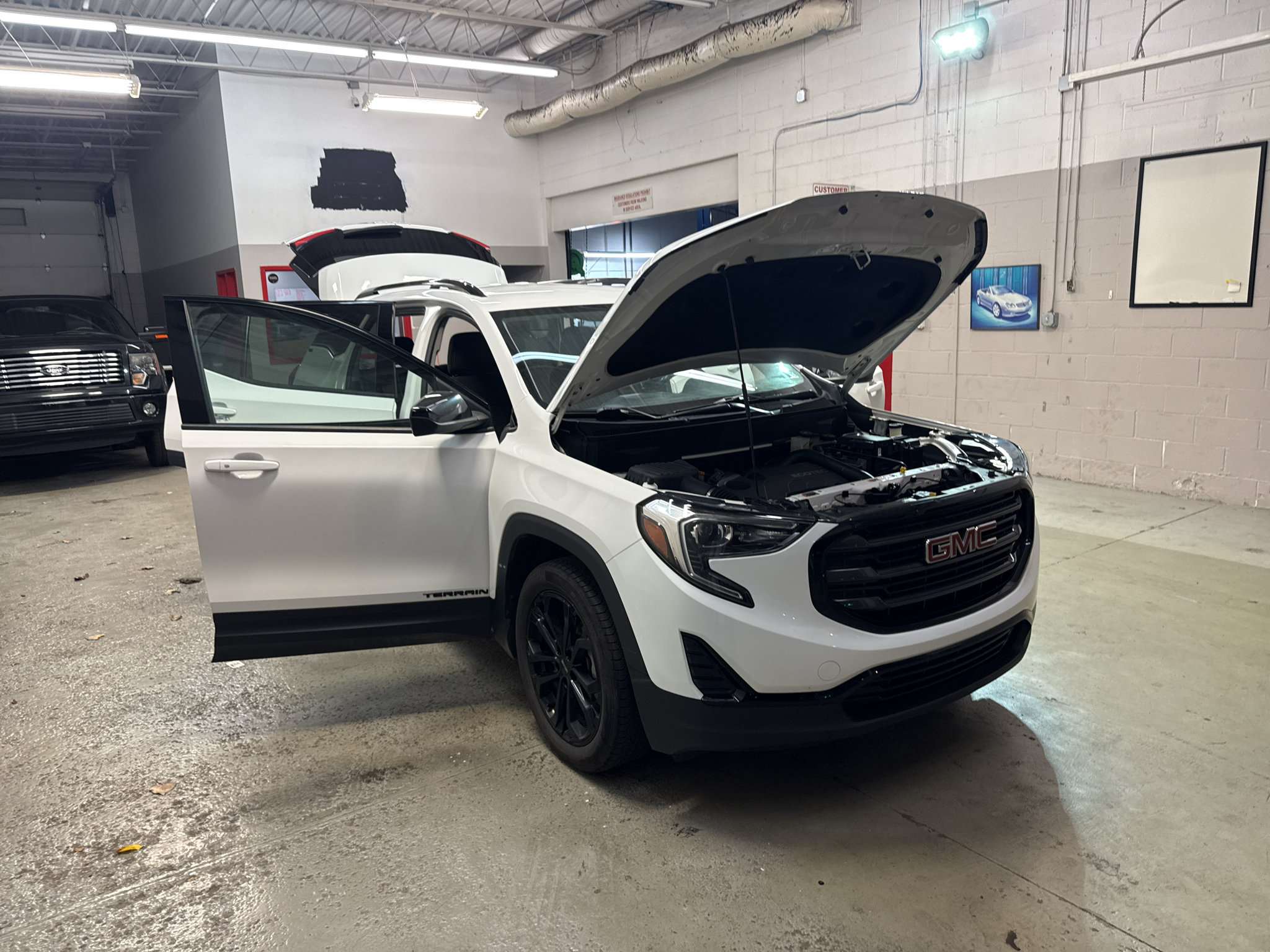 Used 2021 GMC Terrain SLE w/ Driver Convenience Package AWD/4WD image 9