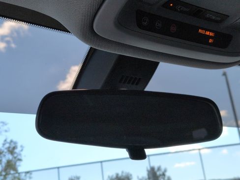 Used 2019 Chevrolet Traverse LT image 25