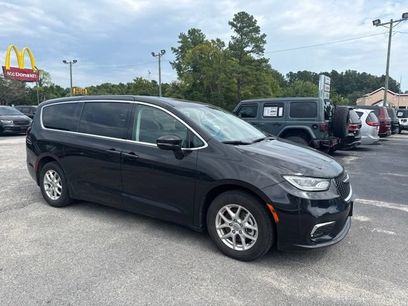 Used 2019 Chrysler Pacifica Limited w/ Tire & Wheel Group