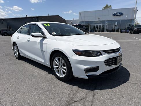 Used 2017 Chevrolet Malibu LT w/ Leather Package FWD image 1