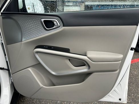 Used 2025 Kia Soul S FWD image 26