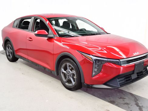 Used 2025 Kia K4 FWD image 2