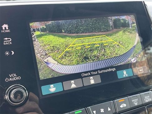 Used 2024 Honda Odyssey Touring image 2