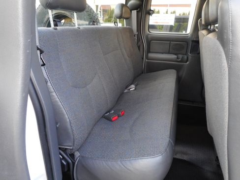 Used 2003 Chevrolet Silverado 2500 4x4 Extended Cab image 31