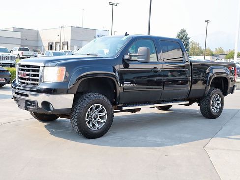 Used 2008 GMC Sierra 2500 SLT w/ Z71 Off-Road Package image 3
