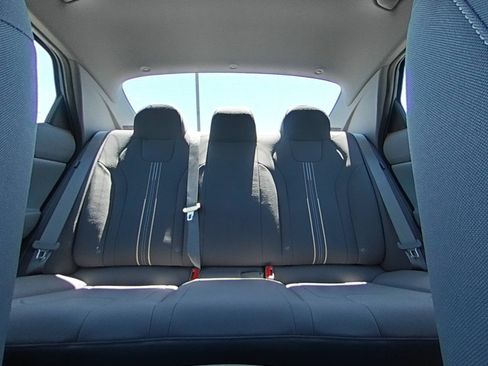 Certified 2025 Hyundai Elantra Sport FWD image 31