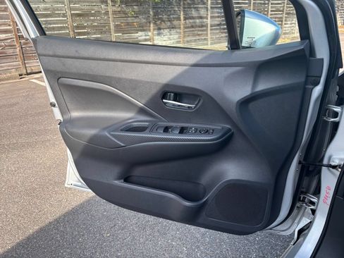 Used 2025 Nissan Versa SV FWD image 18