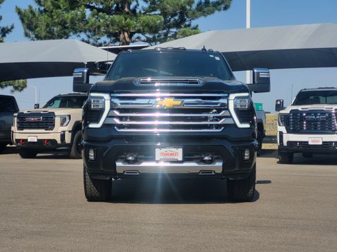 Used 2024 Chevrolet Silverado 2500 High Country w/ High Country Premium Package AWD/4WD image 2