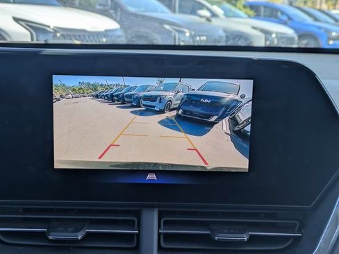 Used 2025 Chevrolet Trax LT w/ LT Convenience Package FWD image 21