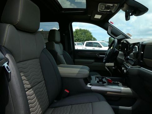 New 2026 Chevrolet Silverado 2500 ZR2 w/ LPO, Dark Essentials Package AWD/4WD image 11