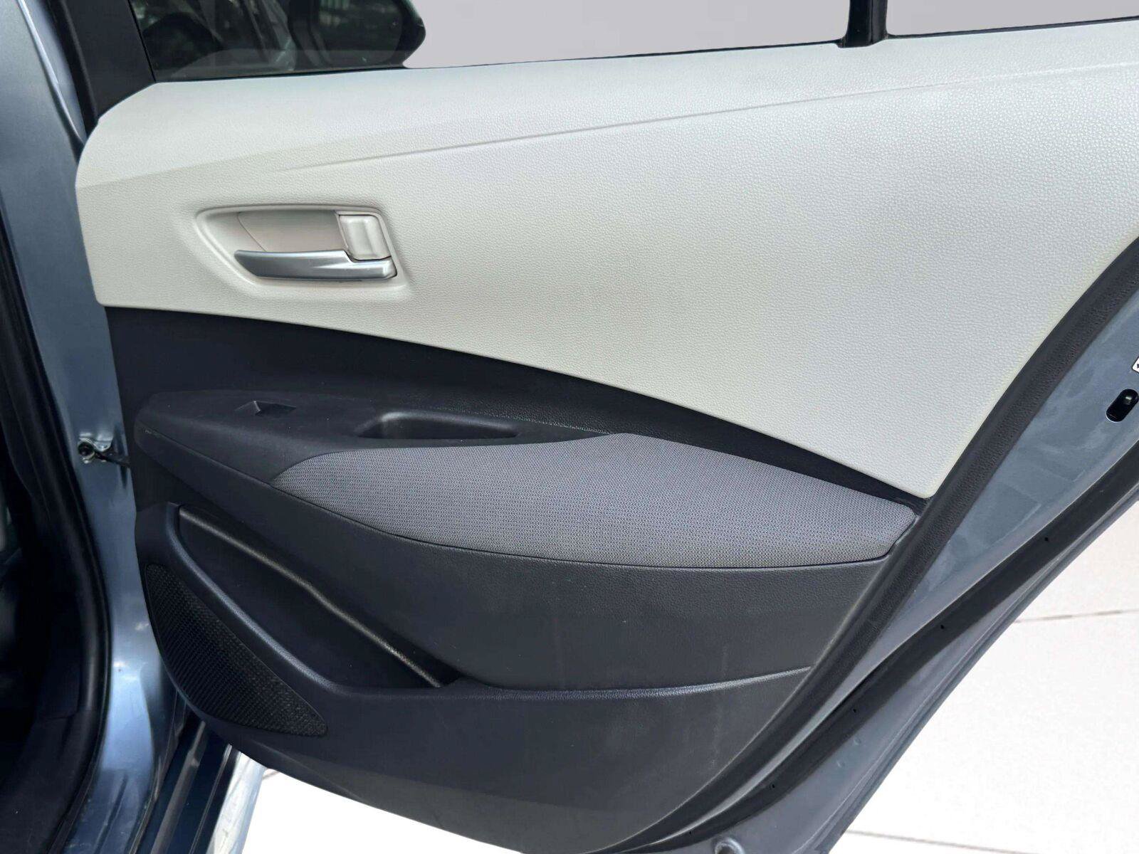 Used 2020 Toyota Corolla LE FWD image 35