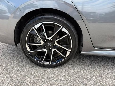 Used 2025 Nissan Sentra SR w/ SR Premium Package FWD image 28
