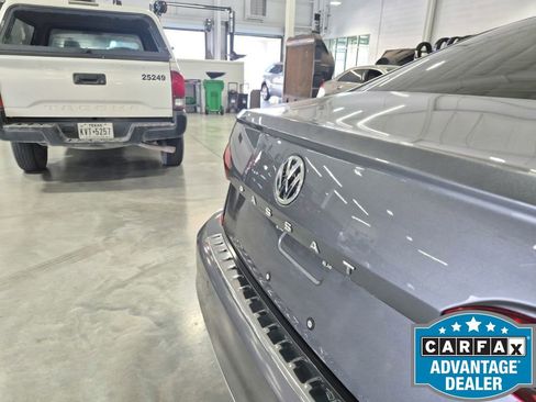 Used 2022 Volkswagen Passat 2.0T FWD image 36