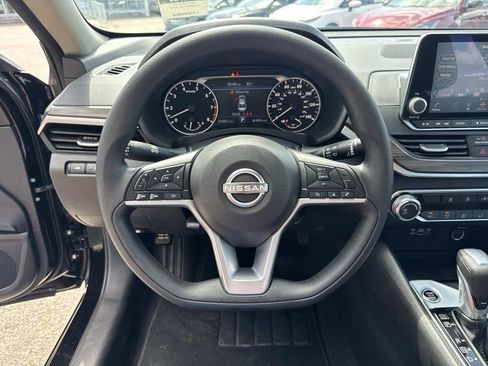 Used 2025 Nissan Altima 2.5 SV FWD image 22