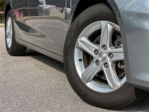 Used 2024 Chevrolet Malibu LT image 2