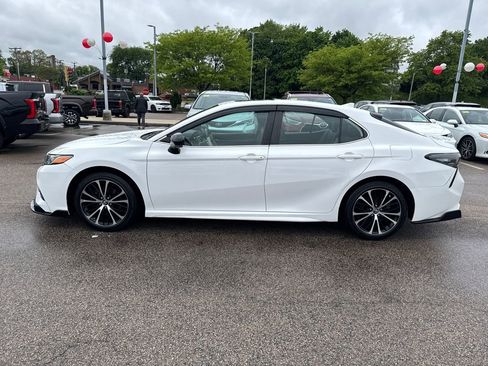 Used 2019 Toyota Camry SE FWD image 4