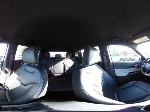 Used 2025 Jeep Compass Limited image 42