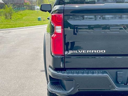 Used 2023 Chevrolet Silverado 1500 ZR2 w/ Technology Package AWD/4WD image 18