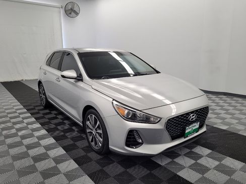Used 2018 Hyundai Elantra GT FWD image 13