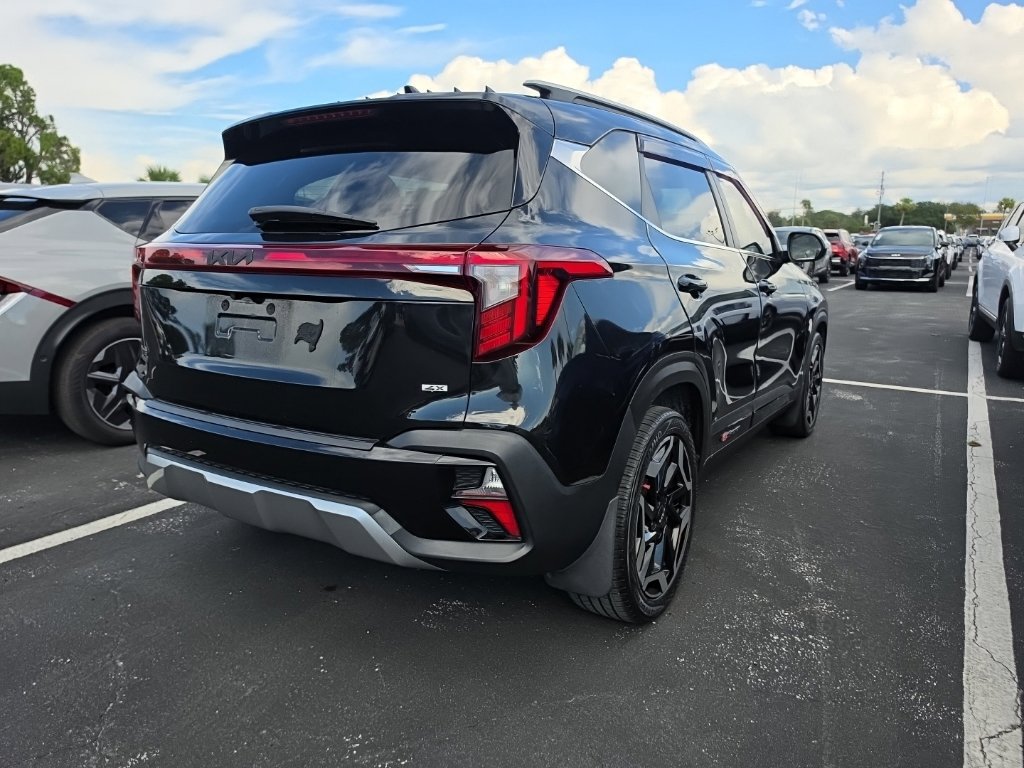 Certified 2024 Kia Seltos SX w/ SX Sunroof Package AWD/4WD image 15