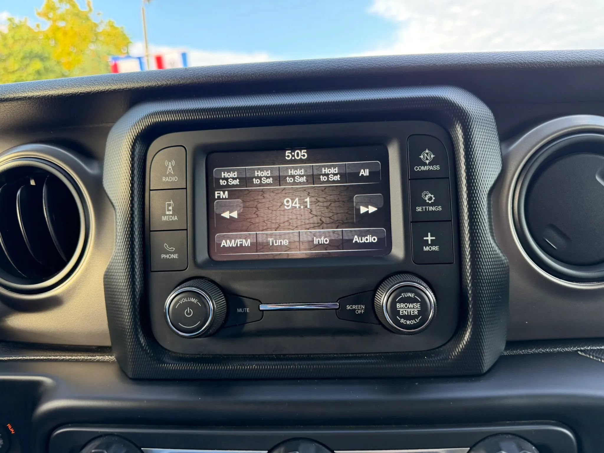 Used 2019 Jeep Wrangler Sport AWD/4WD image 21