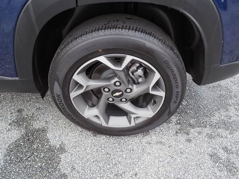 Certified 2024 Chevrolet Trax LT w/ Driver Confidence Package FWD image 35