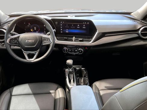 Used 2025 Chevrolet Trax ACTIV FWD image 15