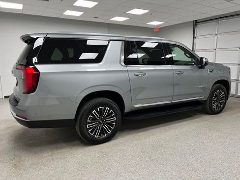 Used 2025 GMC Yukon XL Elevation AWD/4WD image 11