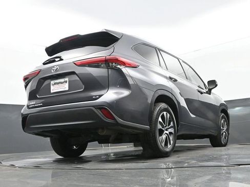 Used 2021 Toyota Highlander XLE FWD image 28