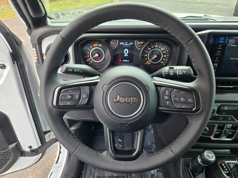 Used 2025 Jeep Wrangler Unlimited Sport AWD/4WD image 30