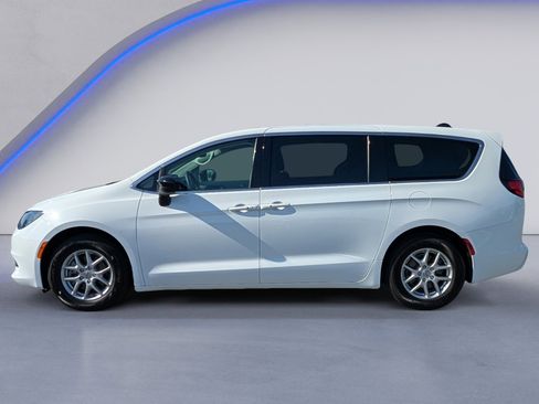 Used 2024 Chrysler Voyager LX FWD image 6