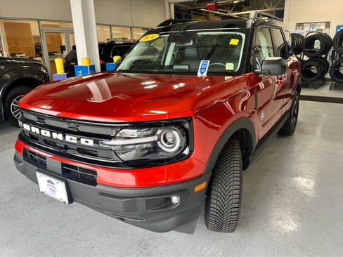 Certified 2024 Ford Bronco Sport Outer Banks w/ Tech Package AWD/4WD image 3