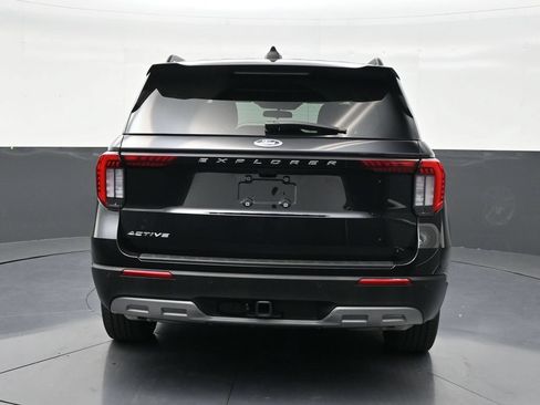 Used 2025 Ford Explorer Active w/ Active Comfort Package RWD image 4